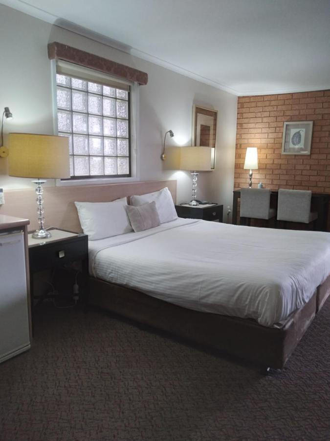 Bristol Hill Motor Inn Мэриборо Экстерьер фото