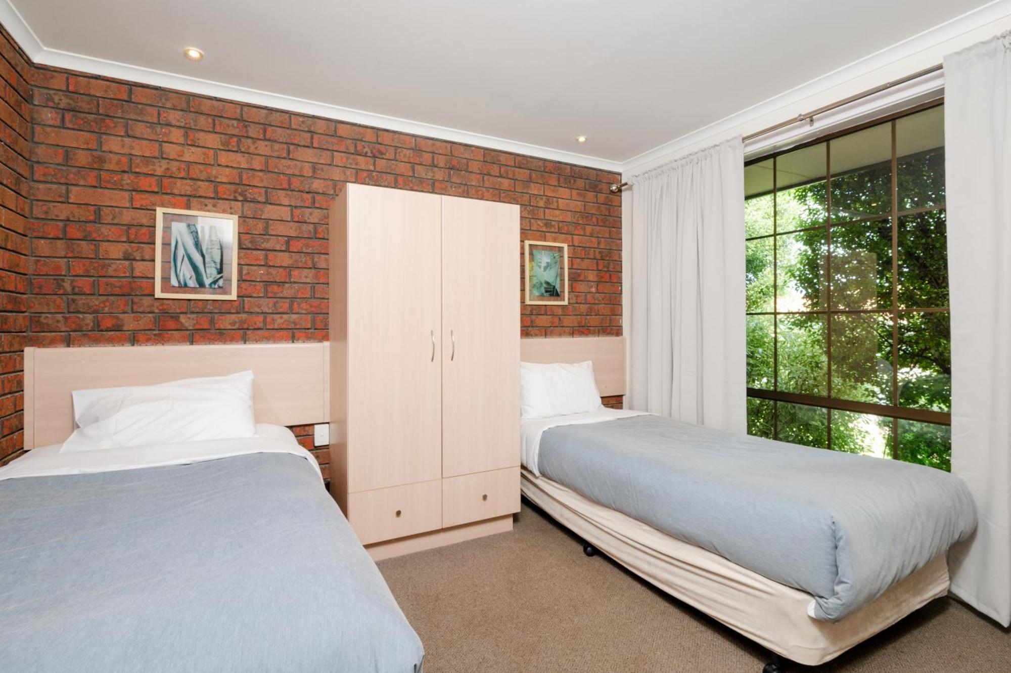 Bristol Hill Motor Inn Мэриборо Экстерьер фото